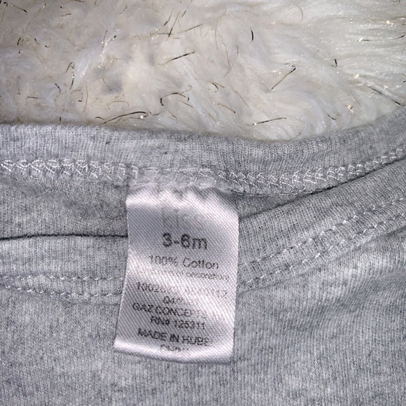 4-Baby clothes . 2(0-3 Months and 2(3-6 Months - Picture 7 of 9